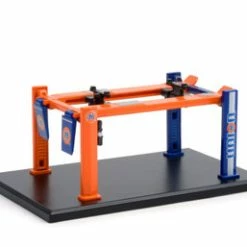 Union 76 Four-Post Lift, Orange And Blue - Greenlight 16120C/48 - 1/64 Scale Diecast Accessory