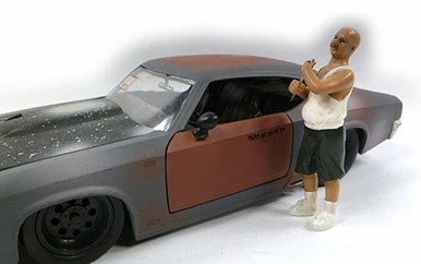Auto Theft I Figure, White/ Green - American Diorama Figurine 23816 - 1/24 Scale 3 Auto Theft I Figure, White/ Green - American Diorama Figurine 23816 - 1/24 Scale