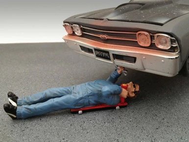 Mechanic Paul Figure, Blue - American Diorama Figurine 23903 - 1/24 Scale 3 Mechanic Paul Figure, Blue - American Diorama Figurine 23903 - 1/24 Scale