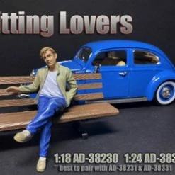 Sitting Lovers Figure I, Blue & Green - American Diorama 38230 - 1/18 Figurine - Diorama Accessory