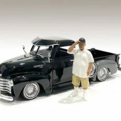Lowriderz Figure II, Beige/Tan & White - American Diorama 76274 - 1/18 Figurine - Diorama Accessory