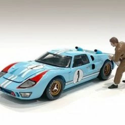 Race Day 1 Figure VI, Light Brown - American Diorama 76288 - 1/18 Scale Figurine - Diorama Accessory