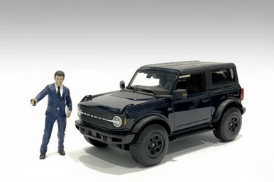 The Dealership - Male Salesperson, - American Diorama 76307 - 1/18 Scale Figurine 3 The Dealership - Male Salesperson, - American Diorama 76307 - 1/18 Scale Figurine
