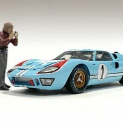 Race Day 1 Figure II, Burgundy & Gray - American Diorama 76384 - 1/24 Figurine - Diorama Accessory