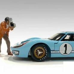 Race Day 1 Figure III - American Diorama 76385 - 1/24 Figurine - Diorama Accessory