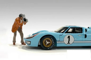 Race Day 1 Figure III - American Diorama 76385 - 1/24 Figurine - Diorama Accessory 3 Race Day 1 Figure III - American Diorama 76385 - 1/24 Figurine - Diorama Accessory