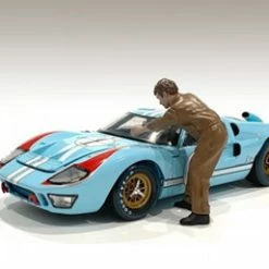 Race Day 1 Figure V, Light Brown - American Diorama 76387 - 1/24 Scale Figurine - Diorama Accessory