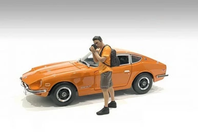 Car Meet 2 Figure VI, Orange And Brown - American Diorama 76394 - 1/24 Figurine - Diorama Accessory 3 Car Meet 2 Figure VI, Orange And Brown - American Diorama 76394 - 1/24 Figurine - Diorama Accessory