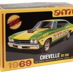 AMT 1969 Chevy Chevelle Hardtop, 1/25 Scale Plastic Model Car Kit - AMT1138
